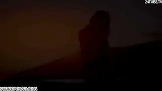 Шикарная сисястая блондинка дрочит вибратором прямо на пляже.