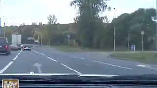 Русская малолетка получает по полной в жопу на свежем воздухе от пышногрудой блондинки.