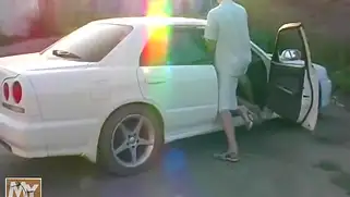 Пикап вафли и трахает русскую шлюшку через джинсы