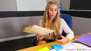 Красивый секс с начальницей на работе