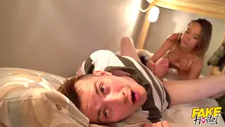 Двойное пронинковение в порно хостеле