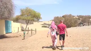 Порно в платке на улице с сисястой арабкой