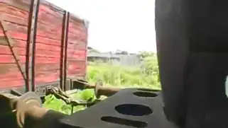 Шлюшка обожает трахаться раком и сосать хуй, как на природе.