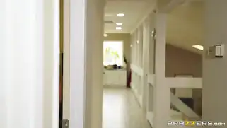 Молодой муж изменяет жене с милфой