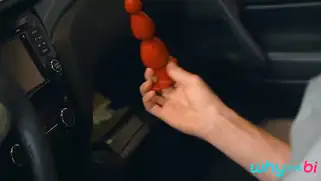 Секс старушки с бисексуалами на паркинге