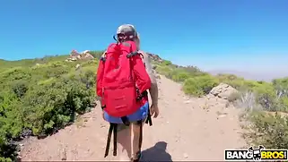 Порно на рыбалке с сисястой телочкой
