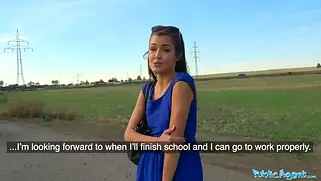 Порно в поле со случайной чешкой