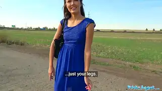 Порно в поле со случайной чешкой