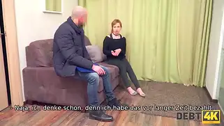 Парень ебет молодую должницу по кредиту