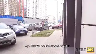 Парень ебет молодую должницу по кредиту