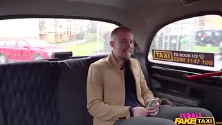 Пассажир за поездку лижет пизду телочке