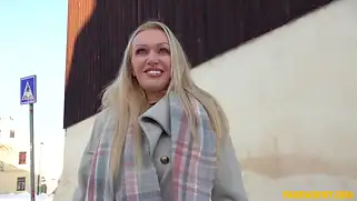 Замужняя баба дала в пизду незнакомцу