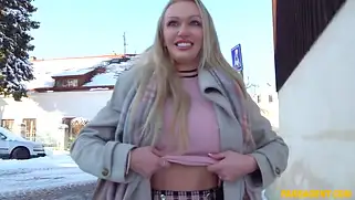 Замужняя баба дала в пизду незнакомцу