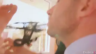 Озабоченная самочка начала секс с другом