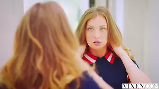Любовник матери трахнул 18-летнюю дочку, устроив утренний секс