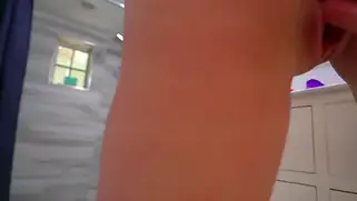 Дочка спровоцировала реальный домашний инцест, явившись в папе в туалет