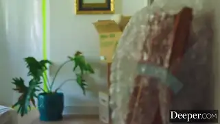 Папа и дочь ебутся в свободное время в родном коттедже