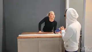На таможне два транса устраивают анальный перепихон