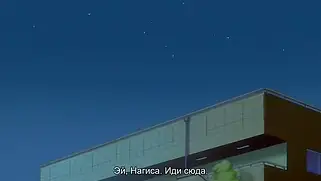 Связанная женщина в костюме хентай горничной стонет