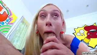 Бородатый тип лижет анус девушке перед сексом