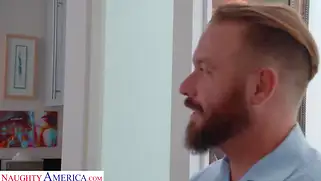 Коллега подвез до дома брюнетку и трахнул в спальне