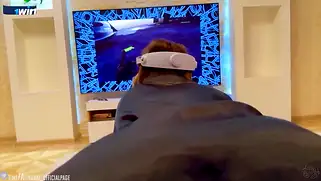 Нахал трахнул маму русскую, предложив ей VR шлем поиграть