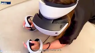 Нахал трахнул маму русскую, предложив ей VR шлем поиграть