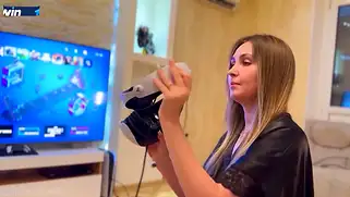 Нахал трахнул маму русскую, предложив ей VR шлем поиграть
