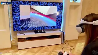 Нахал трахнул маму русскую, предложив ей VR шлем поиграть