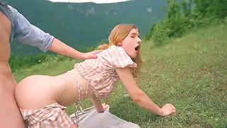 Глотай сперму и соси хуй, тогда отвезу домой из гор