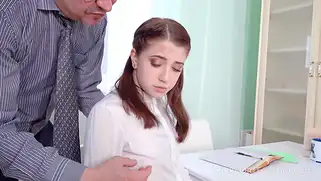 Дед трахает молодую студентку в узкую попку