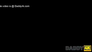 Папаша и падчерица трахаются в гостях у своей девушки, которая присоединилась к инцecту.