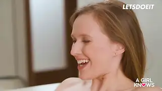 Самые красивые лесбиянки устроили лучшую групповуху