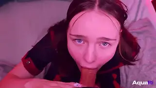 18-летняя Наташа жёстко отсасывает в POV-порно.