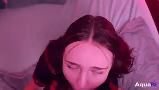 18-летняя Наташа жёстко отсасывает в POV-порно.