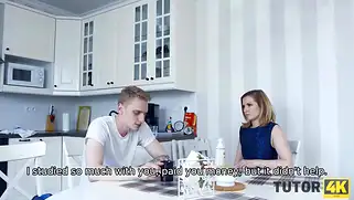 Зрелая шлюха в чулках отрывается по полной с любовником молодой студентки.