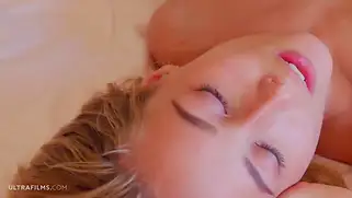 Нежный секс двух красивых и стройных лесби