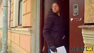Анал с русским лысиком в ванной и крошкой бледной за долги