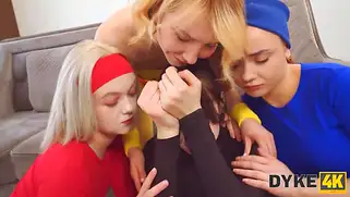 Упругие русские попки танцовщиц и крутой лесби секс