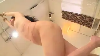 С японской женщиной творят разные BDSM штуки в порно