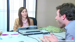 Зрелая красотка получает по полной в жопу от сотрудников в шикарном офисном замесе.