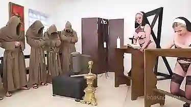 Видео монашки устраивают непристойную оргию с двойным проникновением и сквиртом