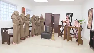 Видео: монахини устраивают жёсткий двойной проник и кончают фонтаном.