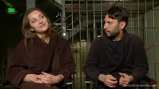 Сексуальная рабыня в латексе покорно трахается с госпожой, кайфуя от её киски