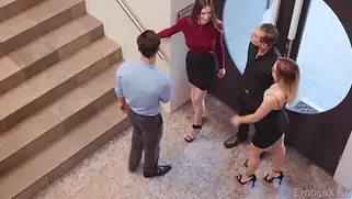 Буквально на первом свидании готова сама трахнуть красавица, не удержав пизду