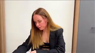 Отсосала под столом и кончила громко на столе, со спермой горячей на лице