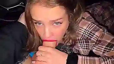 Халявная поездка в такси с русской студенткой за глубокий минет водиле