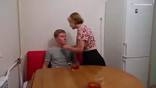 Сосед естественно не за солью пришел, а трахнуть студентку в коротенькой юбочке
