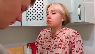 Сосед естественно не за солью пришел, а трахнуть студентку в коротенькой юбочке