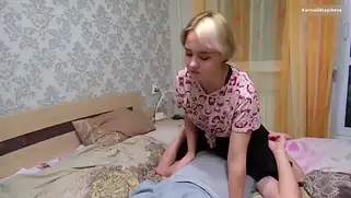 Сосед естественно не за солью пришел, а трахнуть студентку в коротенькой юбочке
